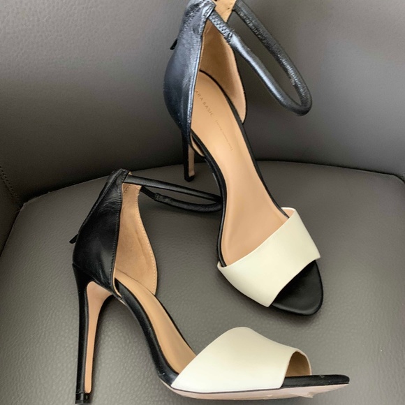 Zara Black & White Leather Summer High Heel SANDALS - Like New - Picture 3 of 11